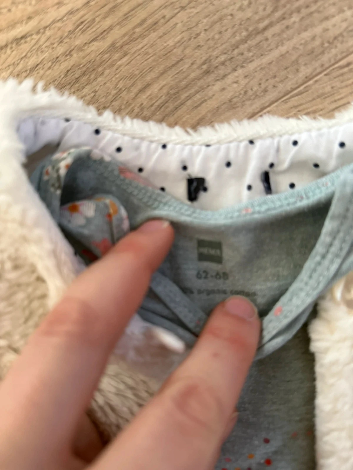 Bodies y pequeño chaleco – photo 2